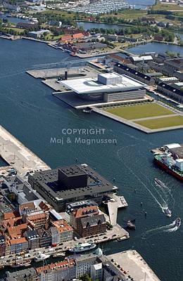 Det Kongelige Teaters Skuespilhus og Opera ved Københavns havn fotograferet fra luften 